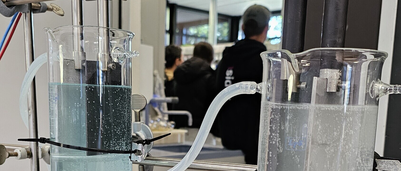 Am Infotag beim Studiengang Erneuerbare Energien und Umwelttechnik werden auch verschiedene Labore besucht.