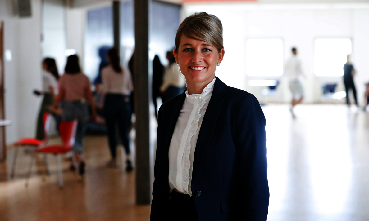 Absolventin einer Weiterbildung Ökonomie und Finanzen