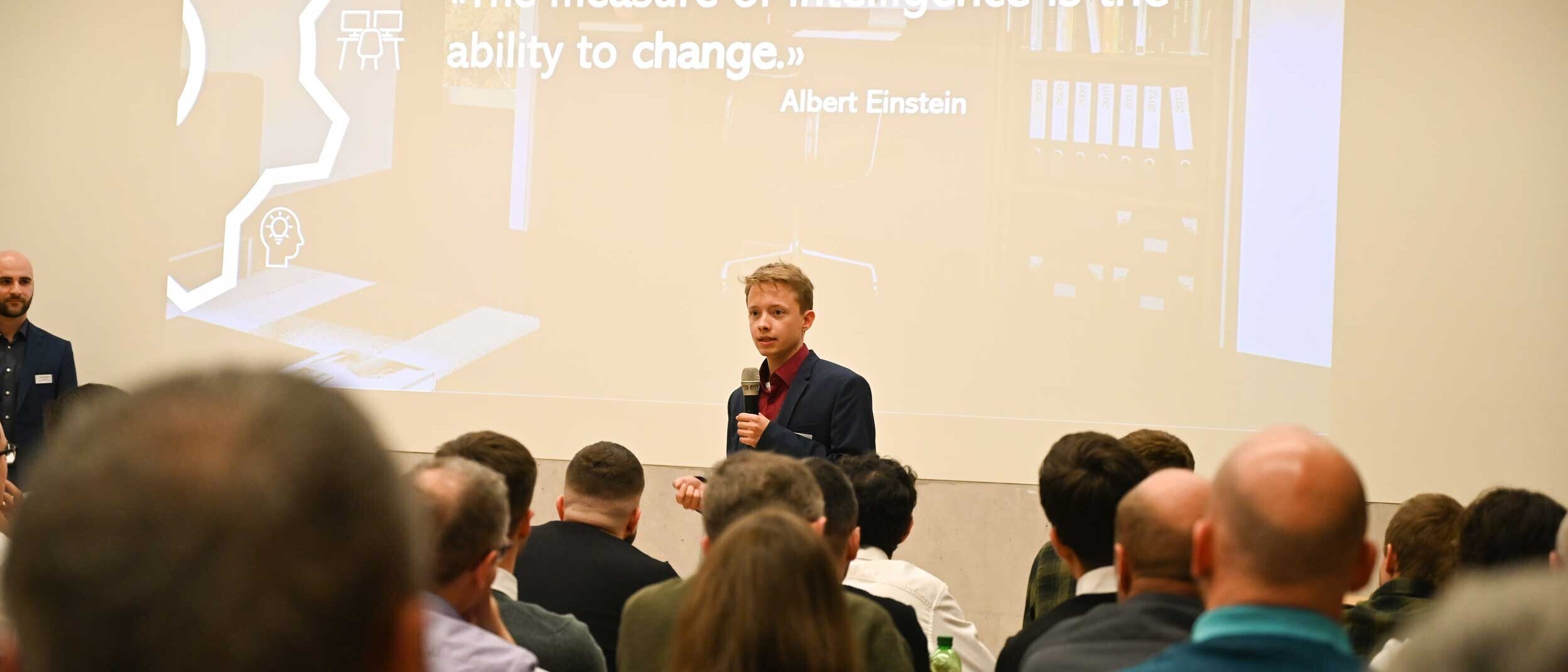 Jedes Team hatte zehn Minuten Zeit, um seinen Prototyp dem Publikum vorzustellen