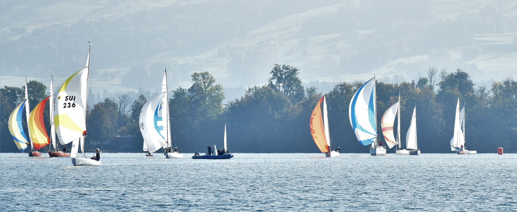 Der Yacht Club Rapperswil lud zusammen mit dem Campus Rapperswil OST das ecosail Team der Partnerhochschule zur Herbstregatta ein.