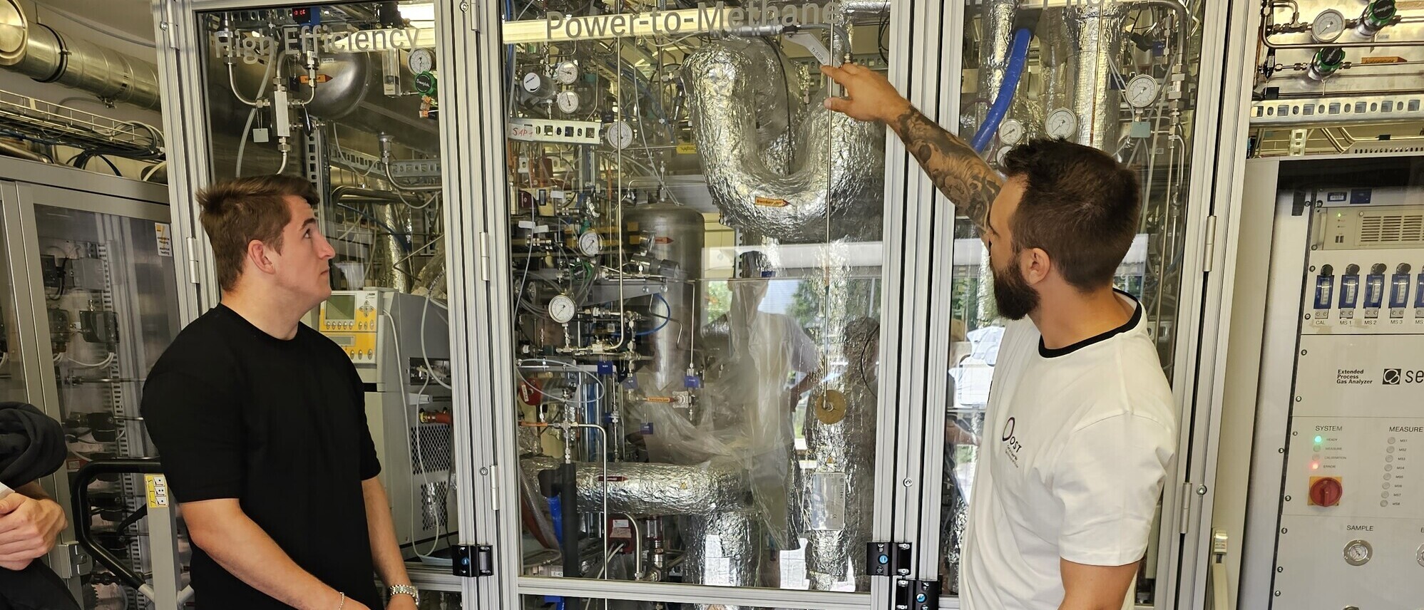 Auch der Besuch der Power-to-X-Anlage der OST stand auf dem Programm.