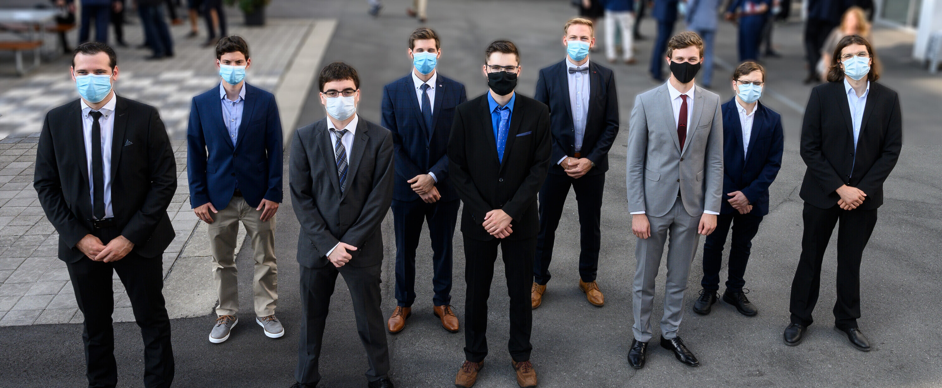 Liechtensteiner Ingenieure unmittelbar vor der Diplomverleihung