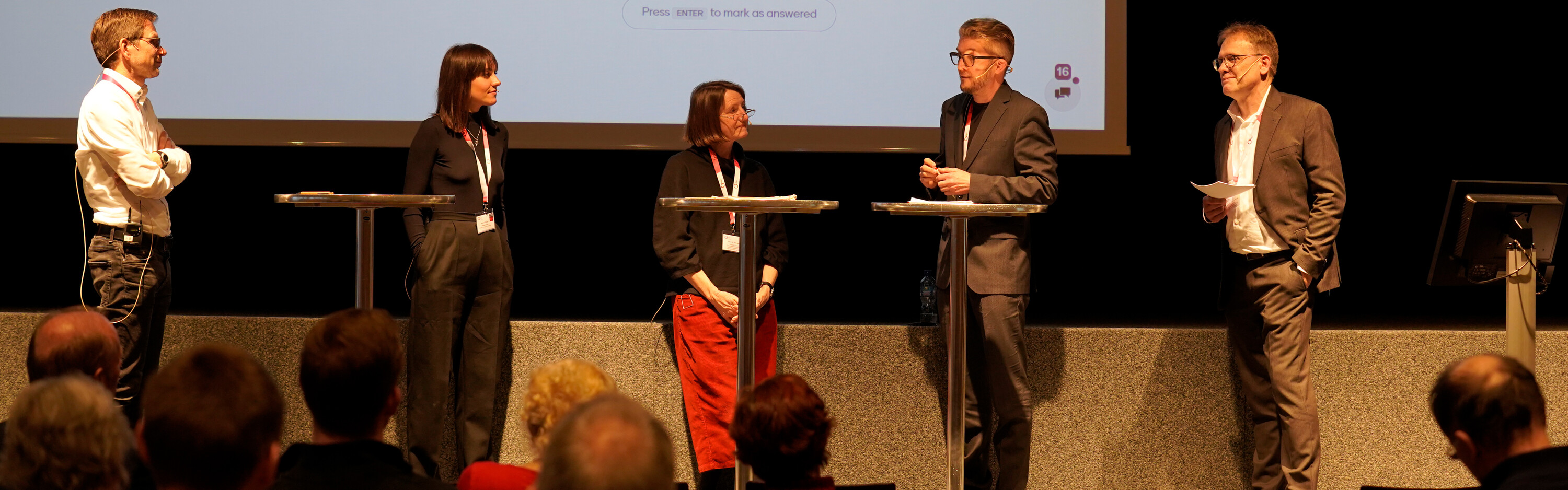 Wie können wir die Klimakrise lösen? Podiumsdiskussion mit Rolf Wüstenhagen, Rachel Donald, Irmi Seidl, Elimar Frank und Henrik Nordborg im Rahmen eines EEU-Seminars vom Bachelorstudiengang Erneuerbare Energien und Umwelttechnik an der OST.