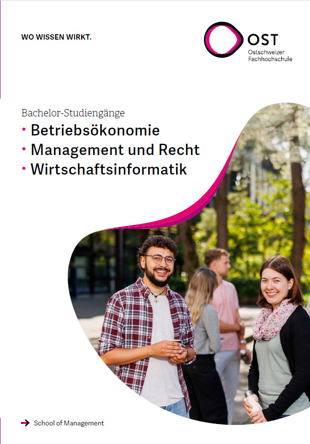 Eine Gruppe von Studierenden der Wirtschaft steht draussen zusammen