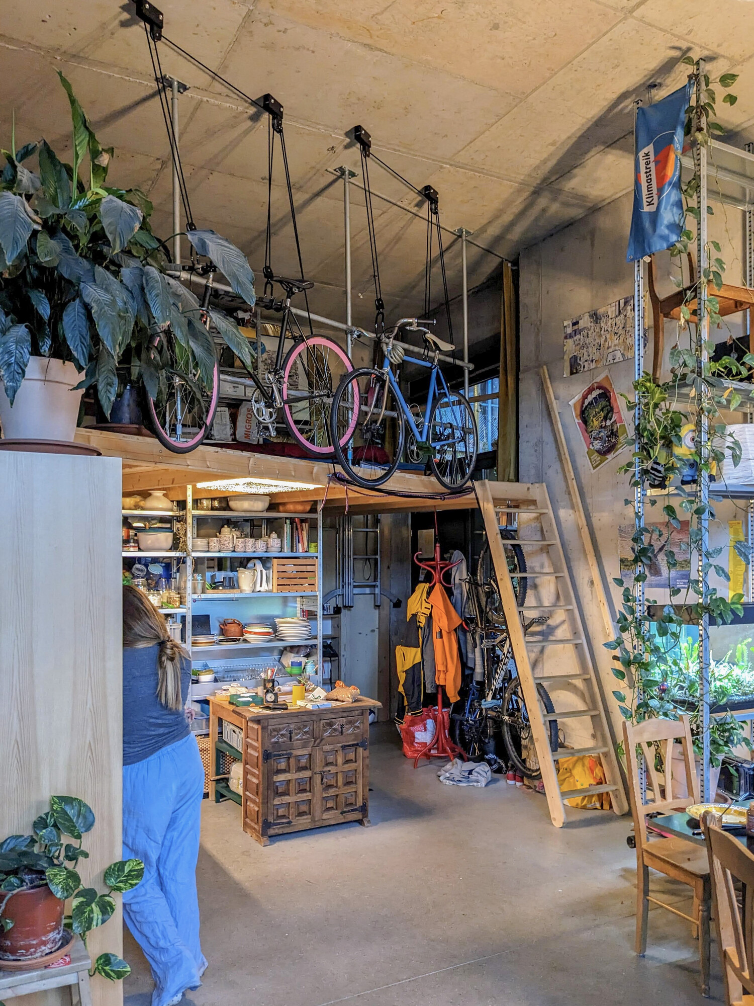 Hallenwohnen im Zollhaus in Zürich, Wohnbereich. Foto: Nicola Hilti